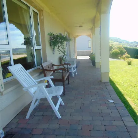 Bed & Breakfast Johnny's Beach House Buncrana